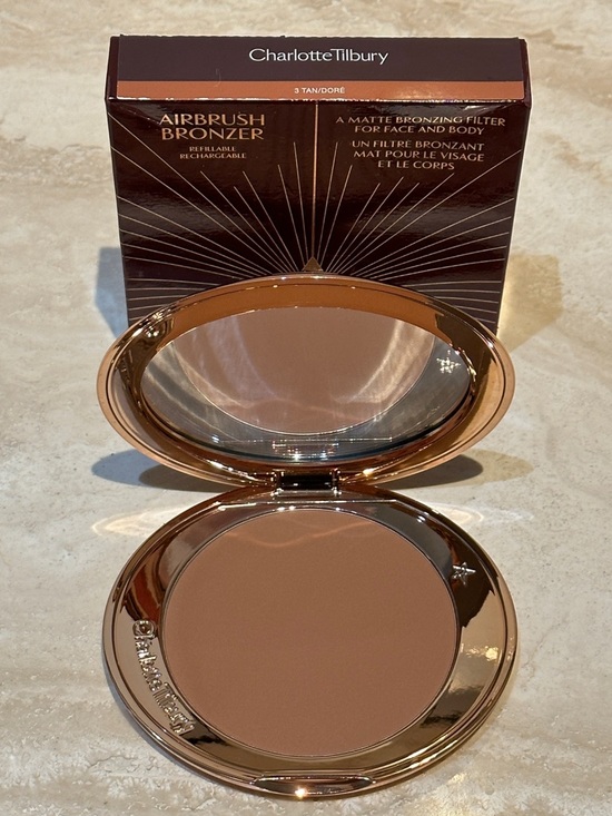 Charlotte Tilbury Airbrush Bronzer - Tan - Picture 2 of 9